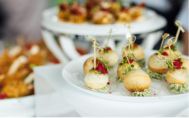 Buffet dresse par un traiteur a Lyon